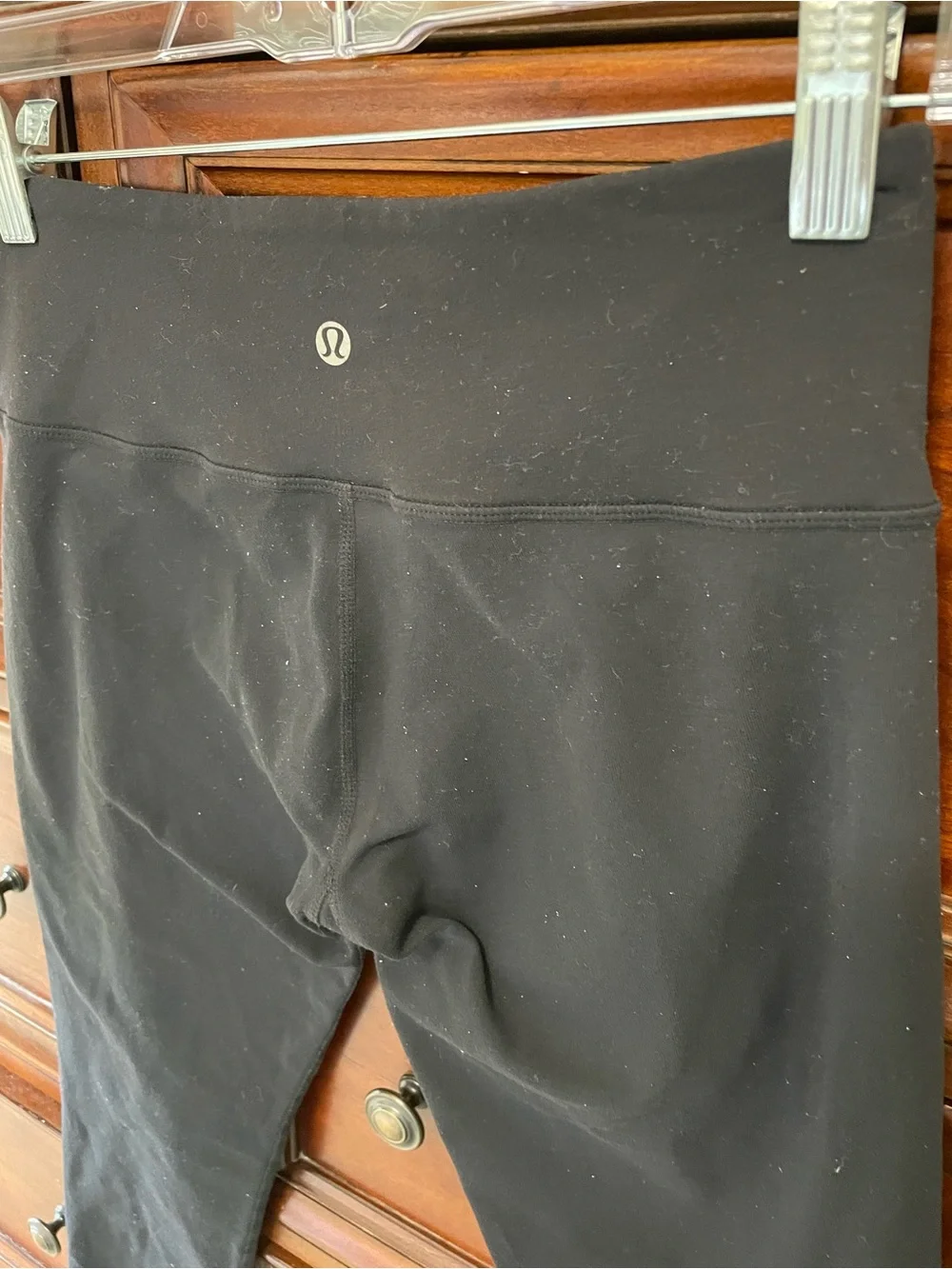lululemon athletica Black Cropped Capri Leggings SIZE 6